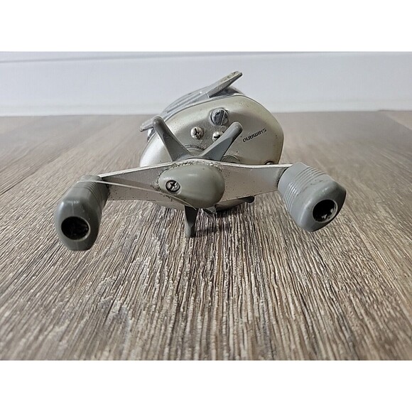 Shimano Cruzar CRZ 200 Fishing Reel 3 Bearing - PARTS OR REPAIR - Picture 8 of 13